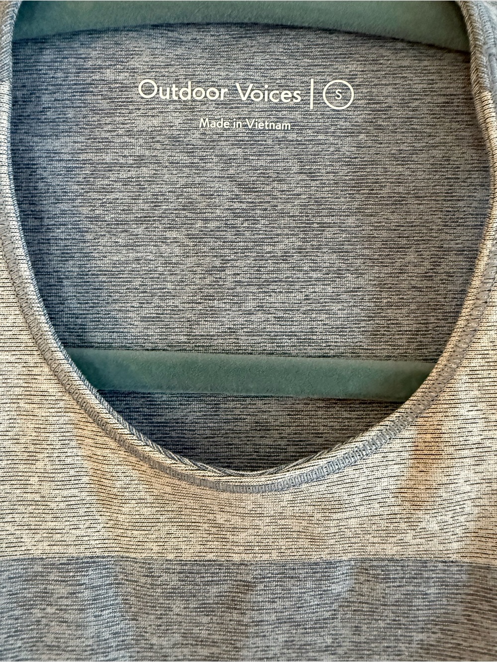 Outdoor Voices Tri-Tone Slashback Tank Workout Yoga Top Blue/Gray/Peach S NWOT - Picture 2 of 8